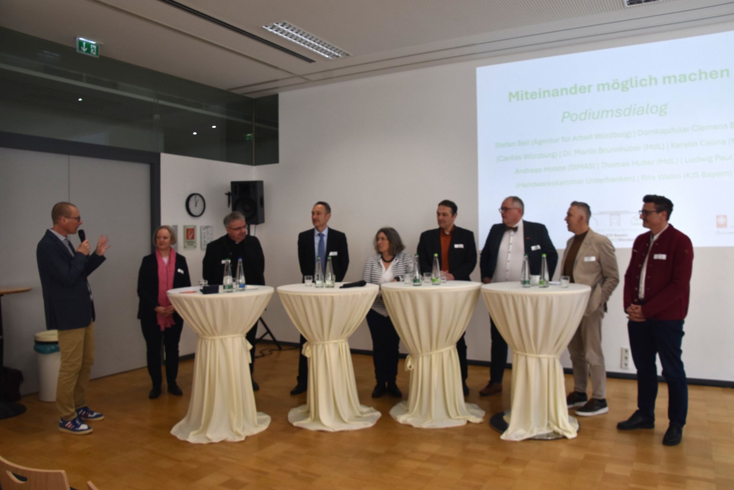 Die Teilnehmer des Dialogtages.