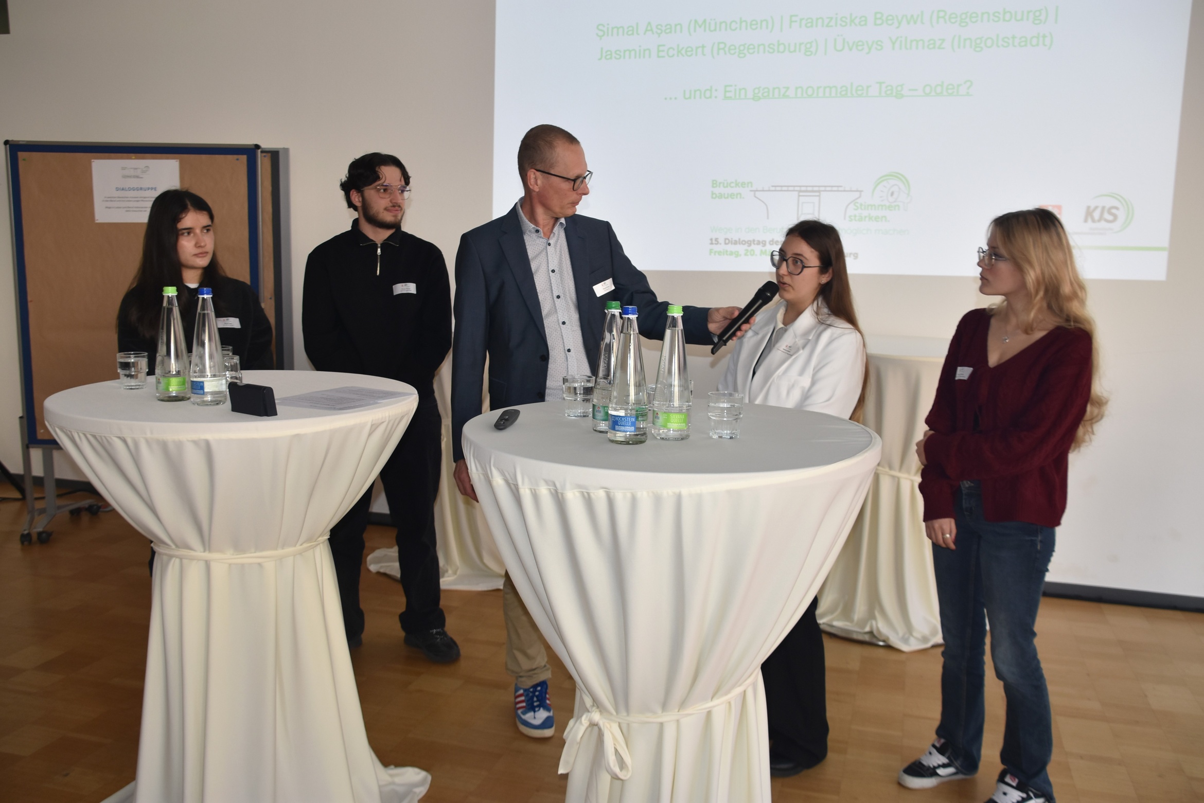 Fragerunde an vier betroffene Jugendliche.